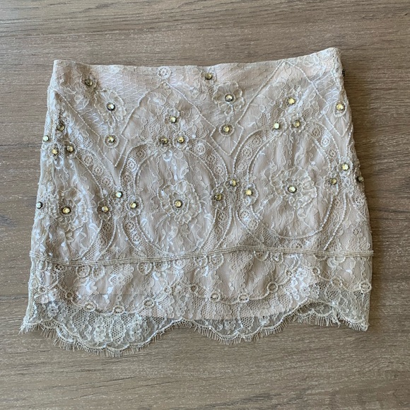 Haute Hippie Dresses & Skirts - Haute hippie woman’s silk linen lace bedded mini skirt